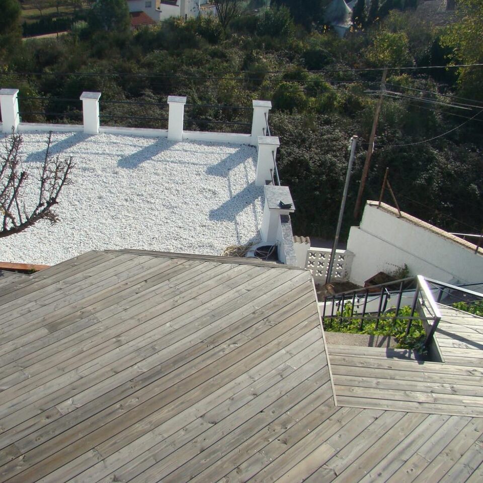 Instal·lació de tarimes per a piscines